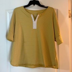 Can Heusen womens mustard colored top XL